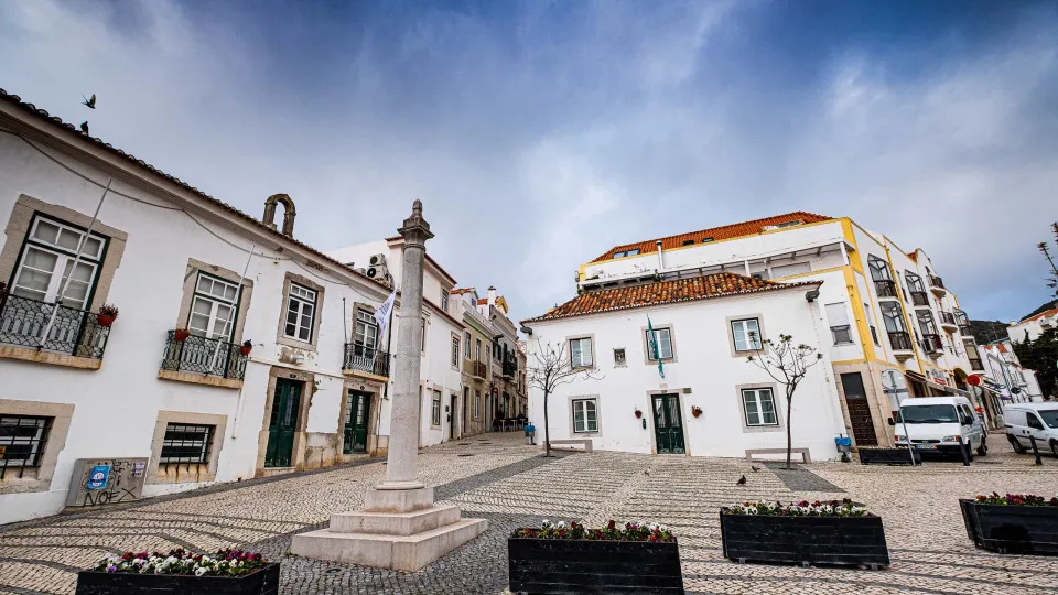 Câmara de Sesimbra alarga horário do comércio até às 22h00