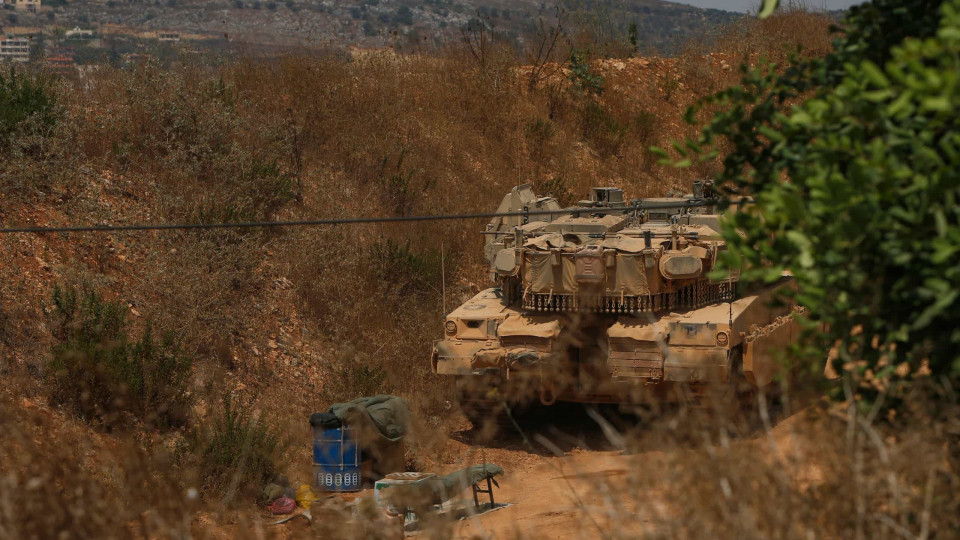 Israel bombardeia por terra e ar posições do Hezbollah no Líbano