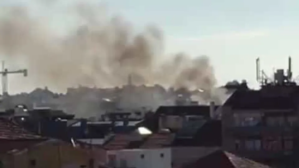 Incêndio em prédio de Campo de Ourique mobiliza quase 50 operacionais