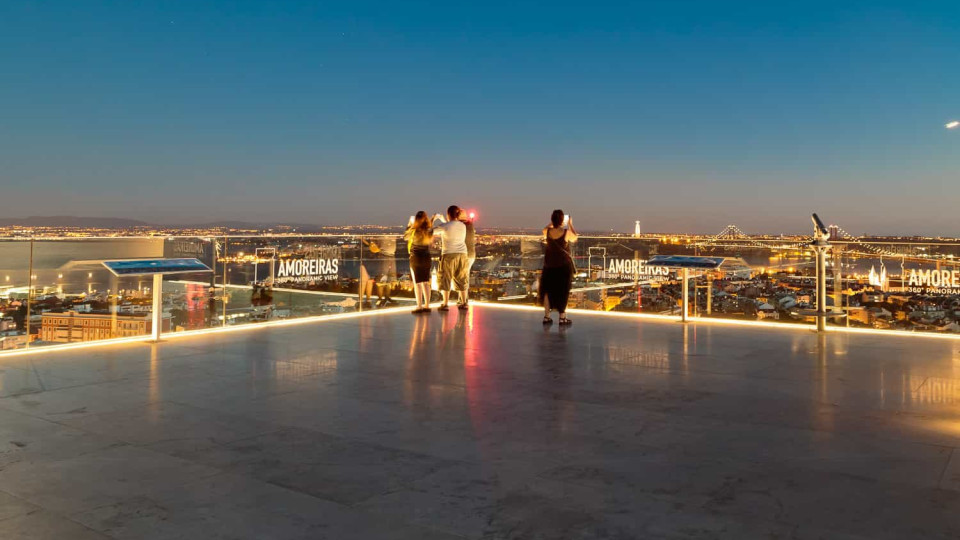 Lisboa ao anoitecer, com uma vista 360º? É grátis no Amoreiras