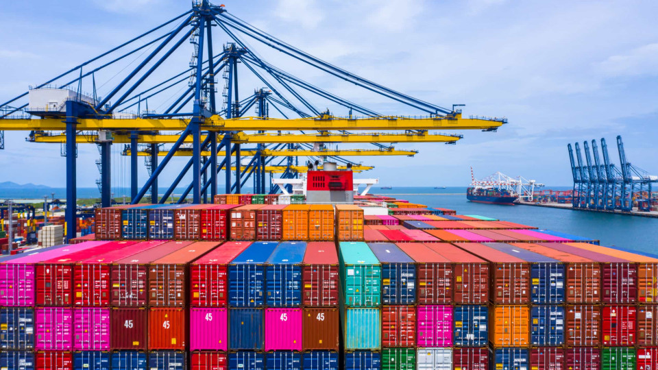 Exportações e importações aumentaram 12,3% e 20% no 3.º trimestre
