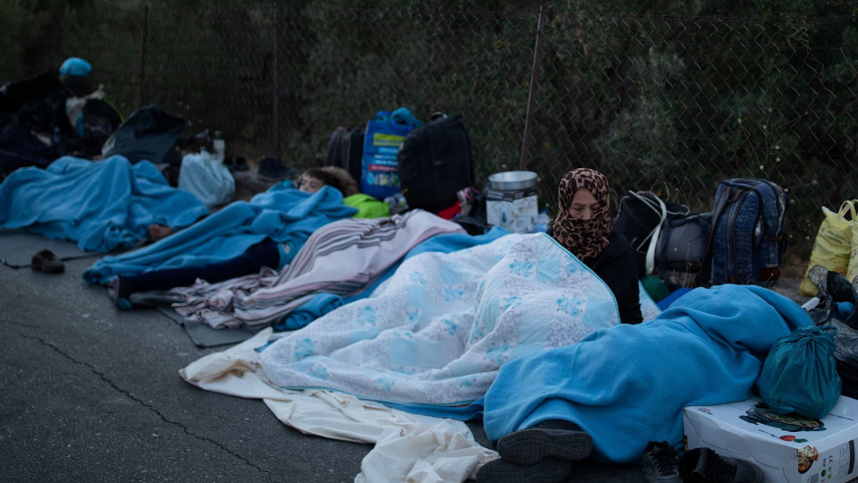 Começa julgamento de jovens afegãos acusados de incêndio em Moria