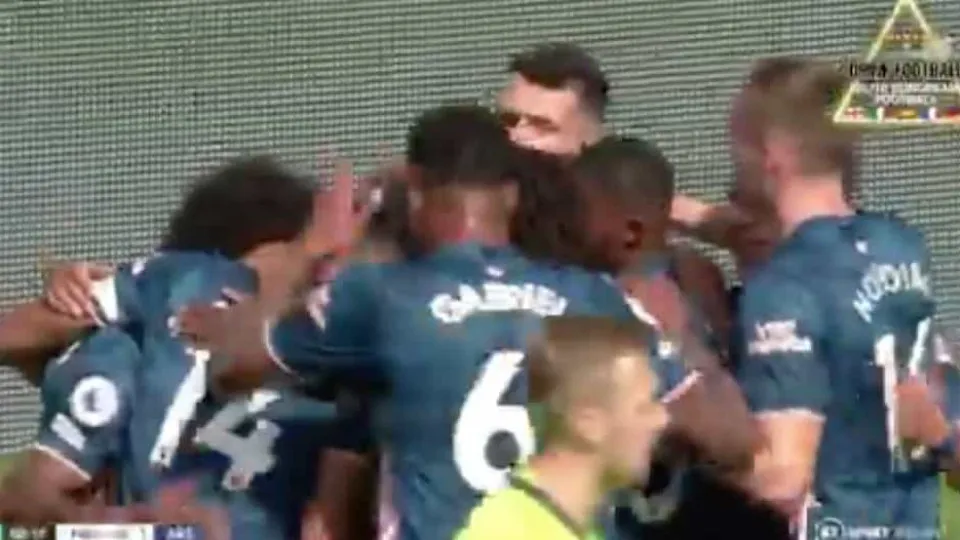 Premier League arranca com golo de Lacazette logo aos 9 minutos