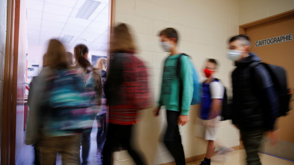 Tarefas escolares sobrecarregaram 64% dos pais confinados