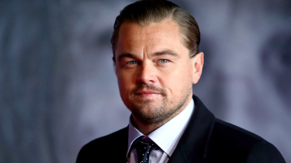 Leonardo DiCaprio (quase) irreconhecível em primeira foto de novo filme