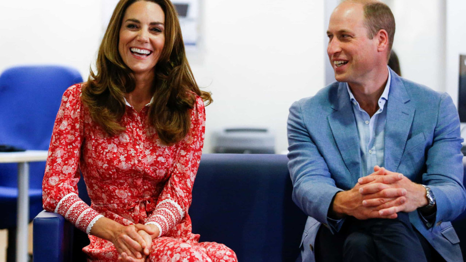 Kate Middleton recicla vestido em dia de regresso ao trabalho