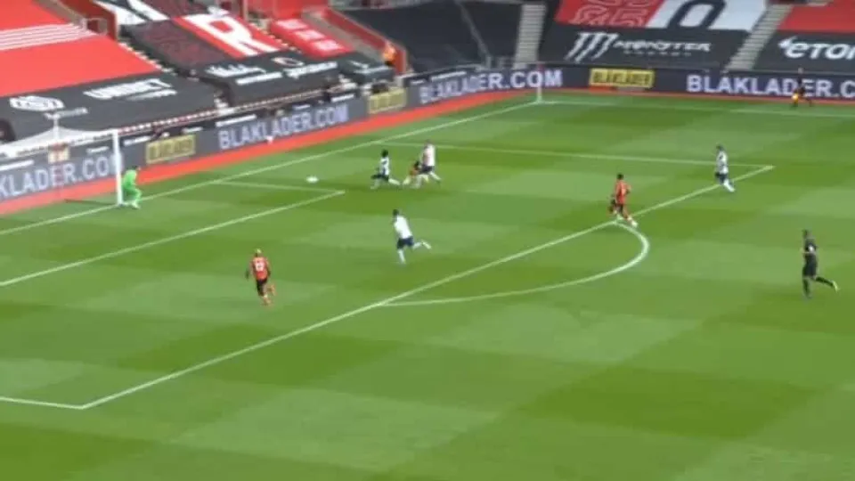 O golo de Danny Ings que colocou Mourinho em apuros