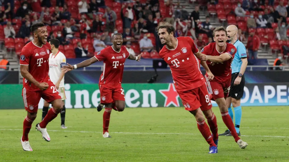 Javi Martínez 'veste' capa de herói e Bayern conquista Supertaça Europeia