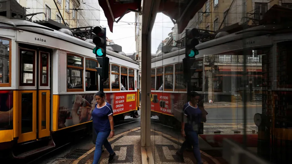 Mais seis mortes e 888 novos casos em Portugal nas últimas 24 horas