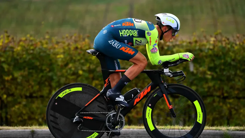 Ciclista do Giro suspenso por controlos antidoping "anormais"