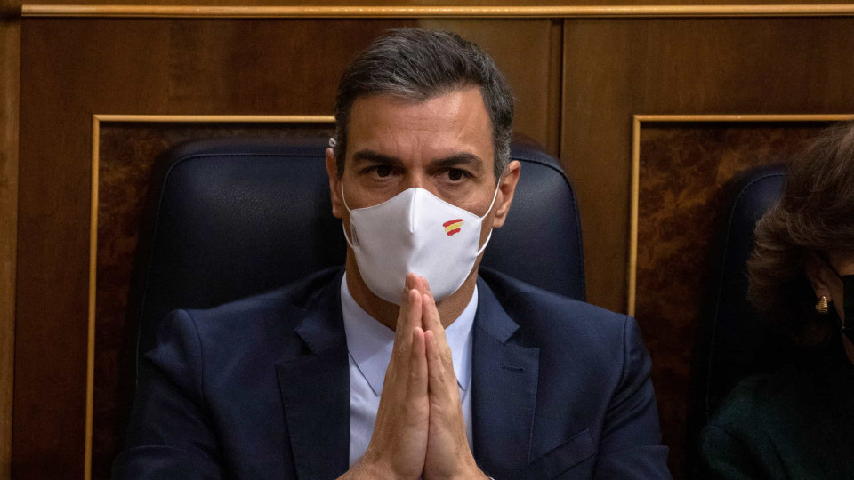 Sánchez quer regresso de máscaras obrigatórias no exterior em Espanha