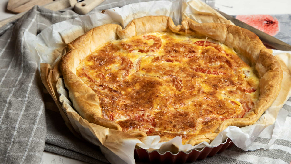 Simples, mas deliciosa. Uma receita de quiche de atum e cogumelos