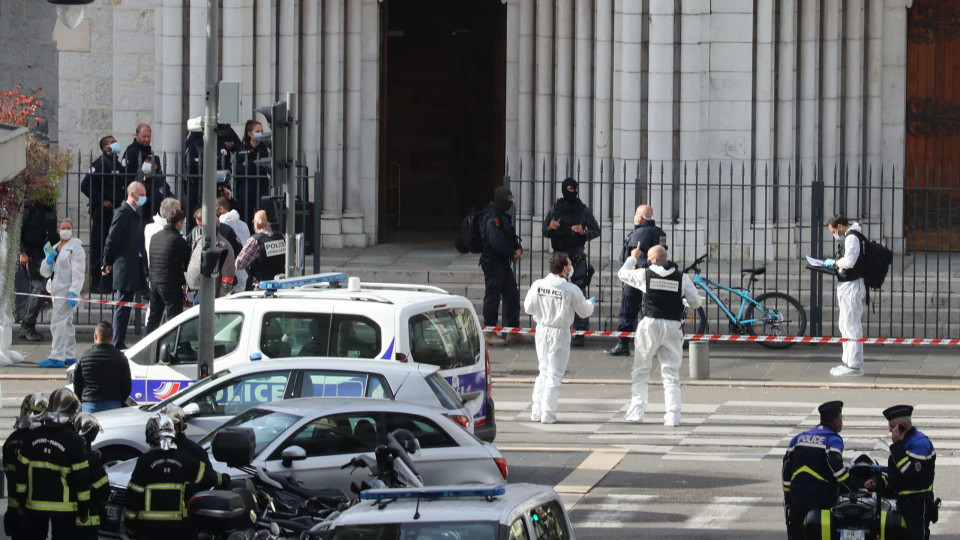 Mulher foi decapitada em ataque à faca em Nice. Há pelo menos três mortos