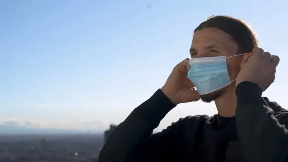 Ibra pede distanciamento e máscara: "Eu venci, mas vocês não são Zlatan"