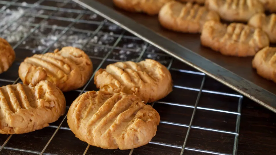 Que tal umas bolachas de manteiga de amendoim para o lanche?