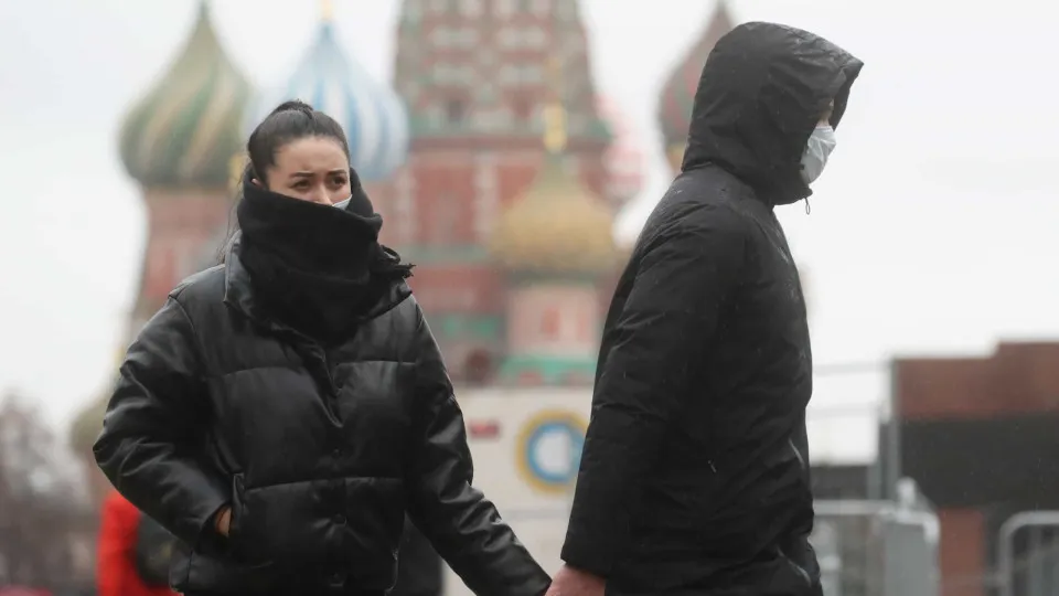 Rússia notifica recorde de casos e máximo de mortes desde a primavera