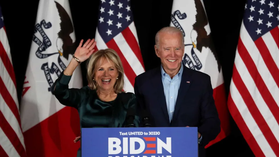 Hillary e Michelle condenam artigo que visa a mulher de Biden