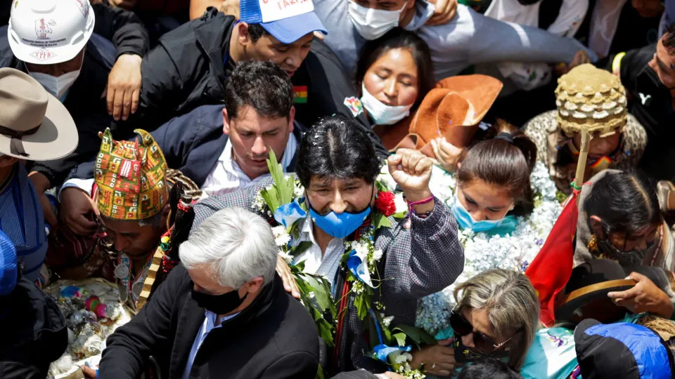 Evo Morales de volta à Bolívia um ano depois do seu exílio