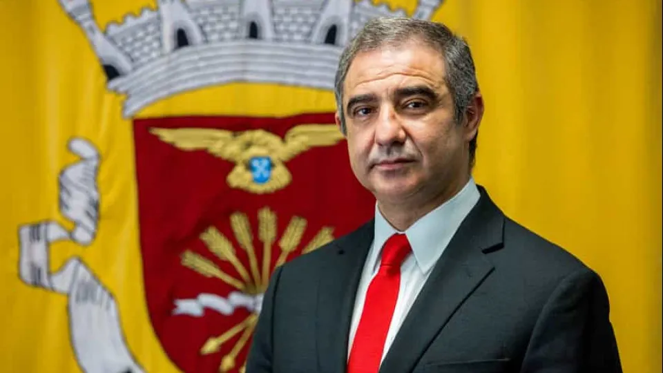 Funcionários públicos com tolerância de ponto no dia 15 na Terceira