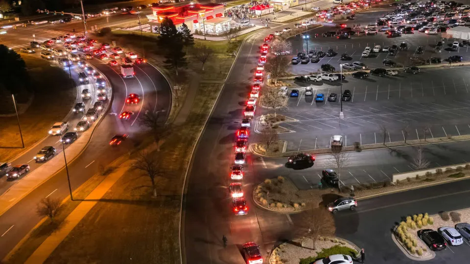 Fila de 14h para comer um hambúrguer? Sim, aconteceu no Colorado