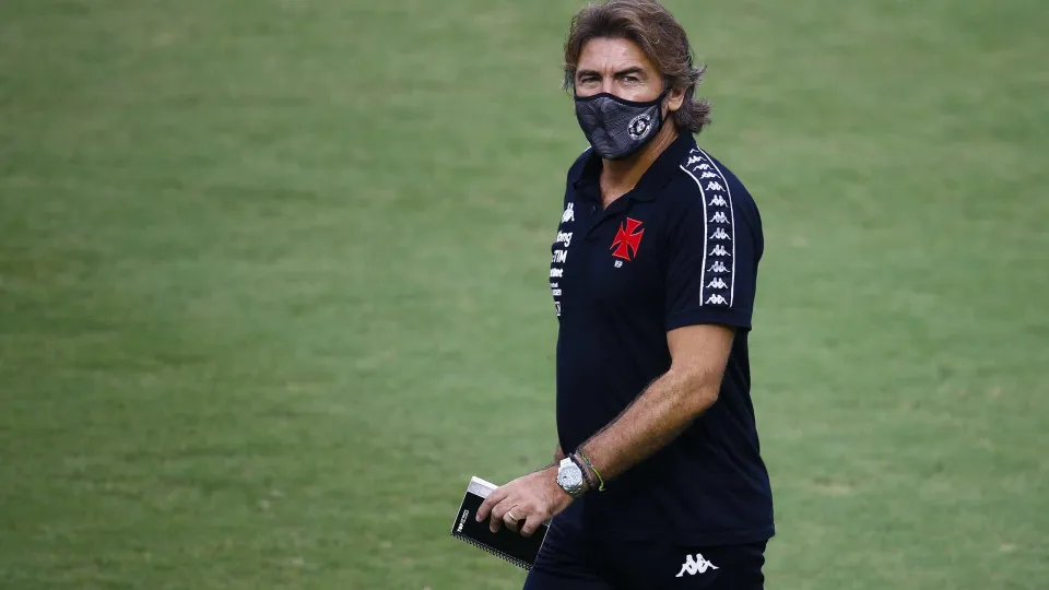 Sá Pinto não foi além do empate e Vasco continua ligado à 'máquina'