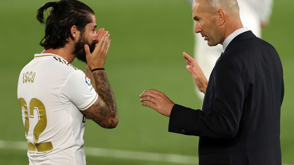 Zidane comenta futuro de Isco: "É nosso jogador. Não sei até quando..."