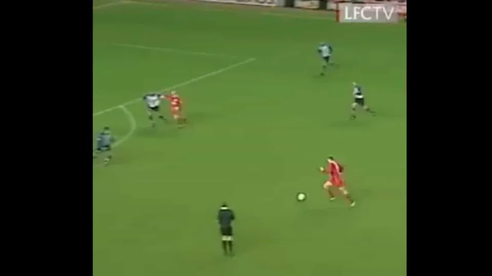Há 21 anos Gerrard assinou o primeiro golo com a camisola do Liverpool