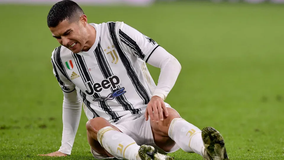 Juventus salva-se de novo desastre com golo à beira do apito final