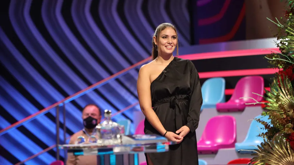 Carina do 'Big Brother - A Revolução' muda de visual