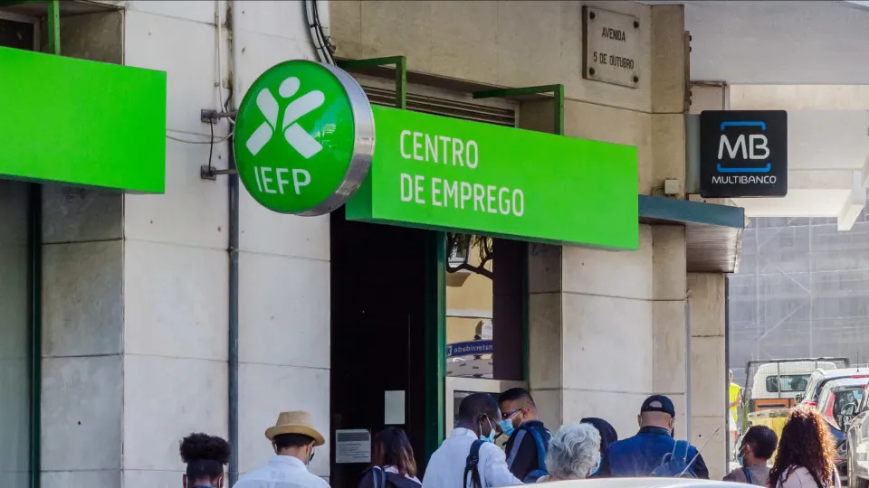 Número de casais no desemprego com queda homóloga de 0,6% em agosto