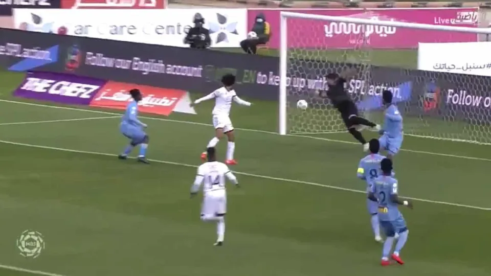 Fábio Martins salta e volta a 'fazer estragos' pelo Al Shabab