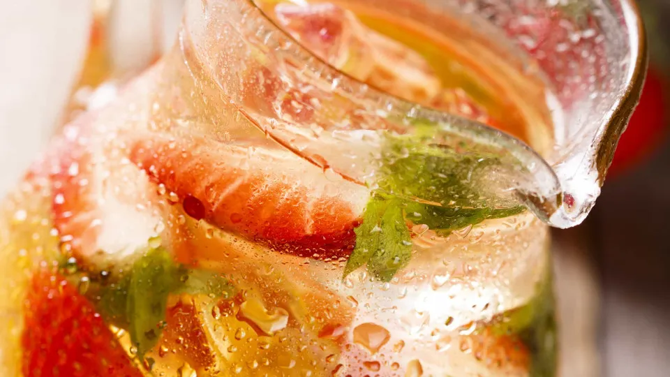 Passagem de Ano: Aprenda a fazer uma deliciosa sangria de espumante