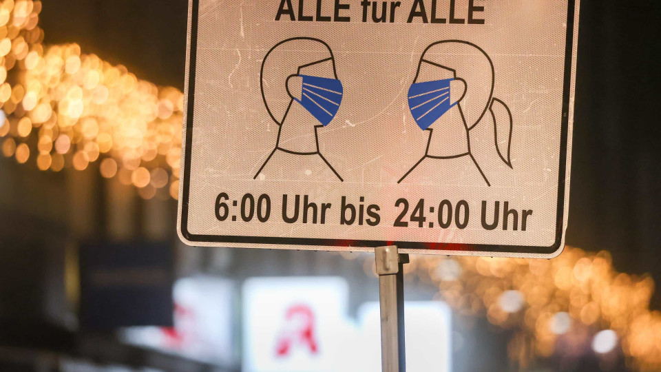 Multas e distribuição gratuita, Alemanha aperta controlo nas máscaras
