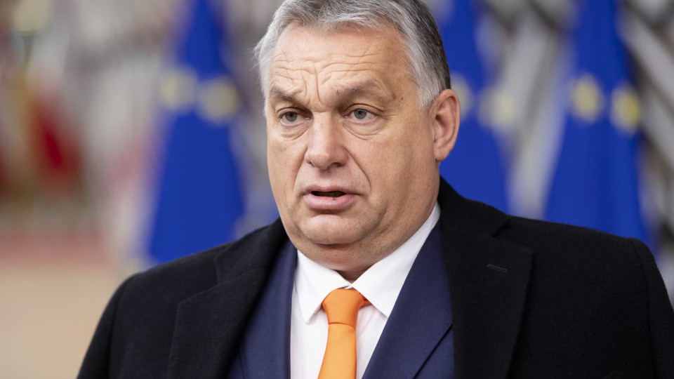 Orbán quer criar novo grupo no Parlamento Europeu com italianos e polacos