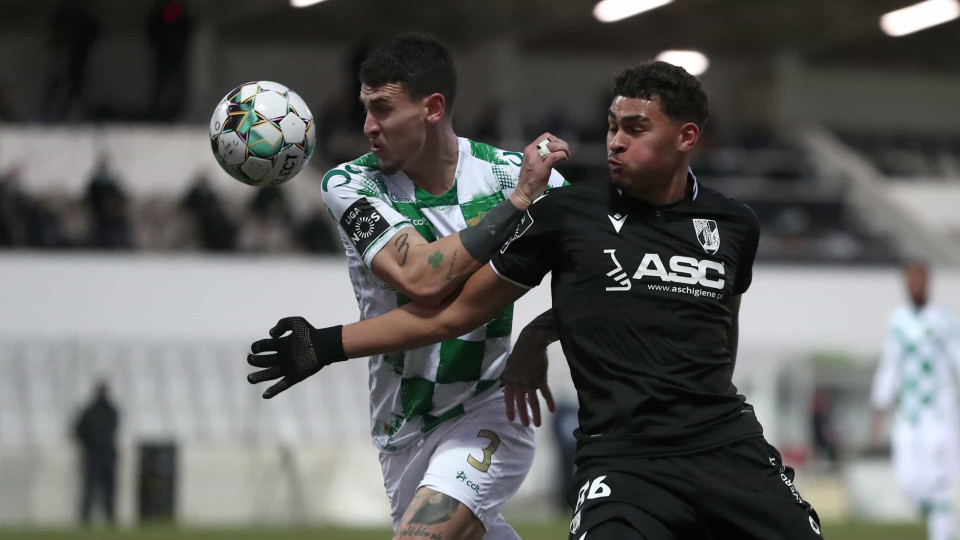 Moreirense e Vitória SC empatam em dérbi que quase acabou às escuras