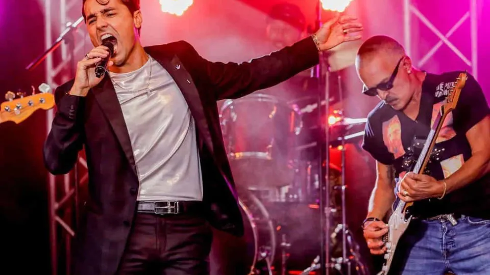 Gostaria de fazer um dueto com Romeu Santiago de 'Amor Amor'?