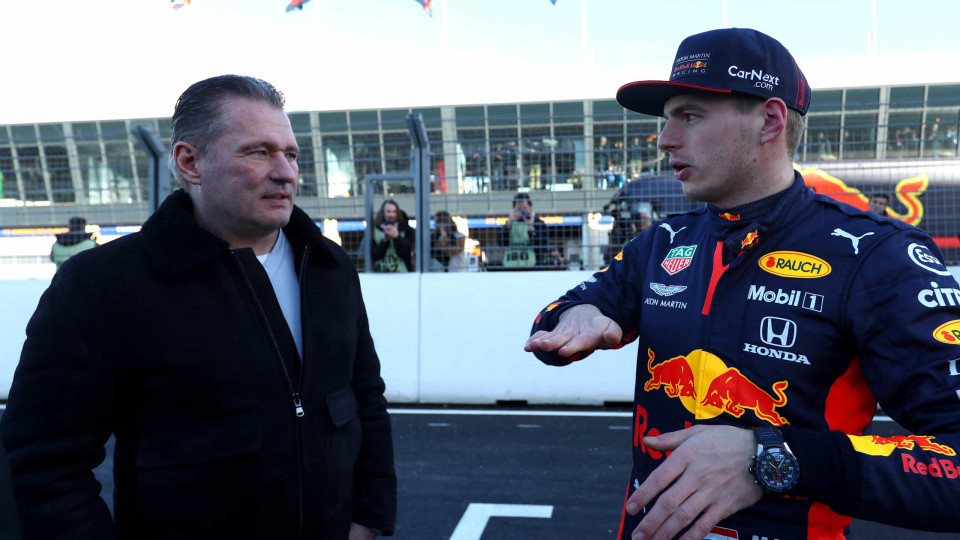 Jos Verstappen: "Bati várias vezes no capacete do Max"