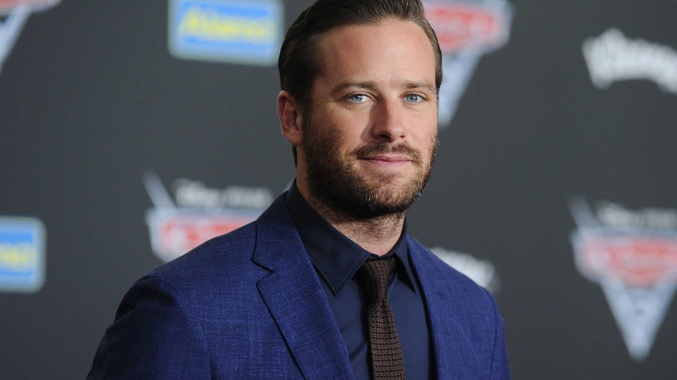 'Ex' de Armie Hammer: "Disse que queria fazer um churrasco e comer-me"