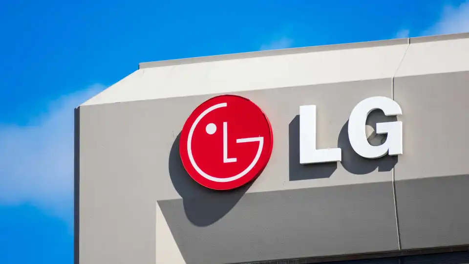 Fora dos telemóveis, LG ainda está a trabalhar em dispositivos enroláveis