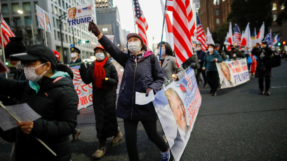 No dia do 'adeus', apoiantes de Trump saem à rua no Japão