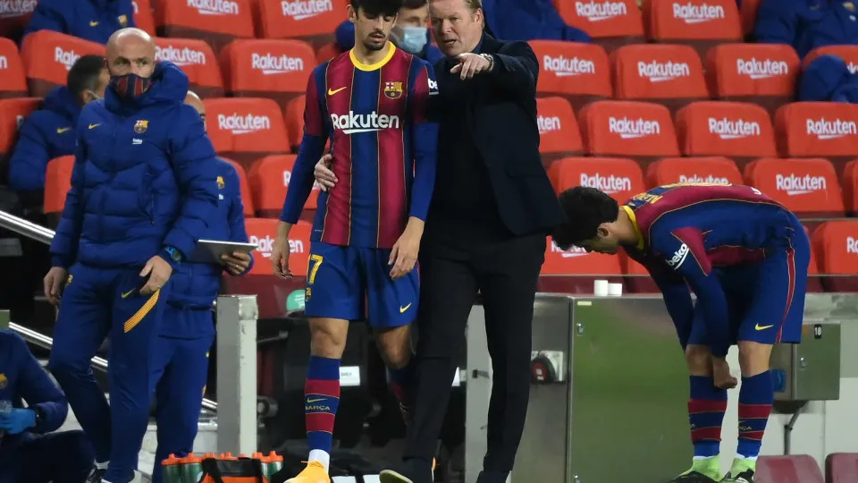 Koeman sai em defesa de Trincão e deixa uma garantia