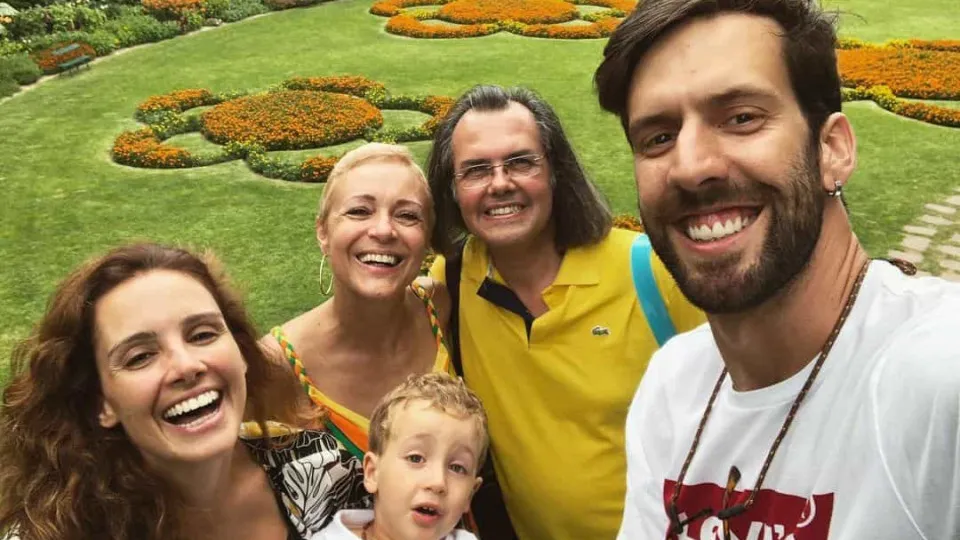 Marta Andrino encantada com história de amor dos pais: "35 anos"
