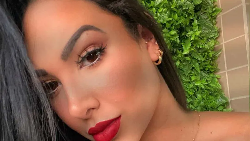 Influencer brasileira morre após cirurgia plástica que a deixou internada