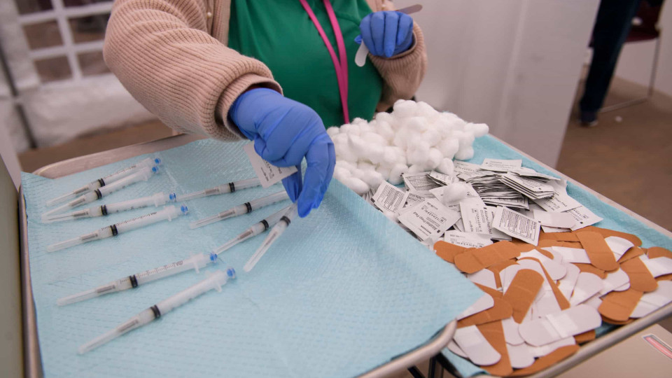 Cerca de 200 pessoas começam na sexta-feira a ser vacinadas em Viseu