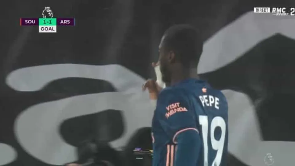Pépé acabou com 'seca' de golos e mandou (literalmente) calar os críticos
