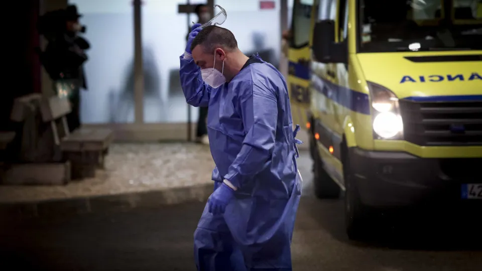 Hospital Amadora-Sintra transferiu 102 pacientes entre terça-feira e hoje