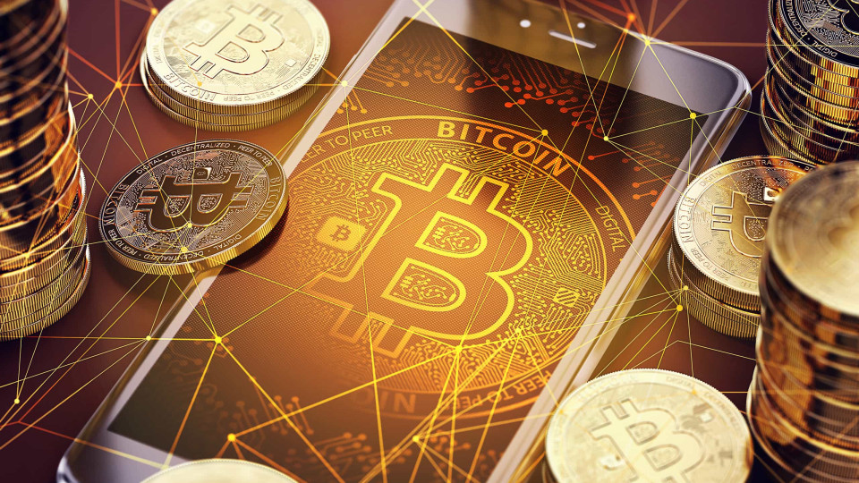 Bitcoin recupera e 'aguenta-se' no patamar dos 50.000 dólares