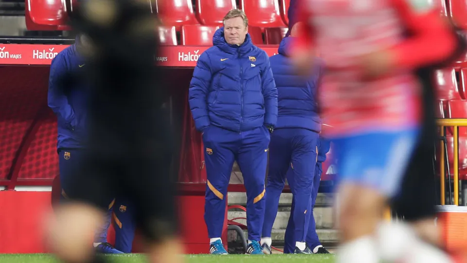 Barcelona a 'ferro e fogo': "Koeman autodestruiu-se"