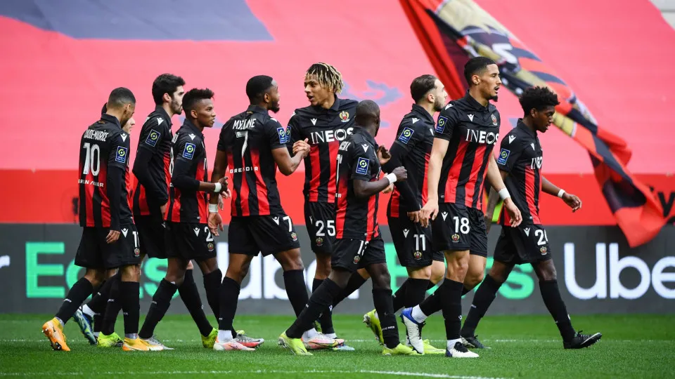 Todibo foi de dispensável no Benfica à equipa da jornada em França