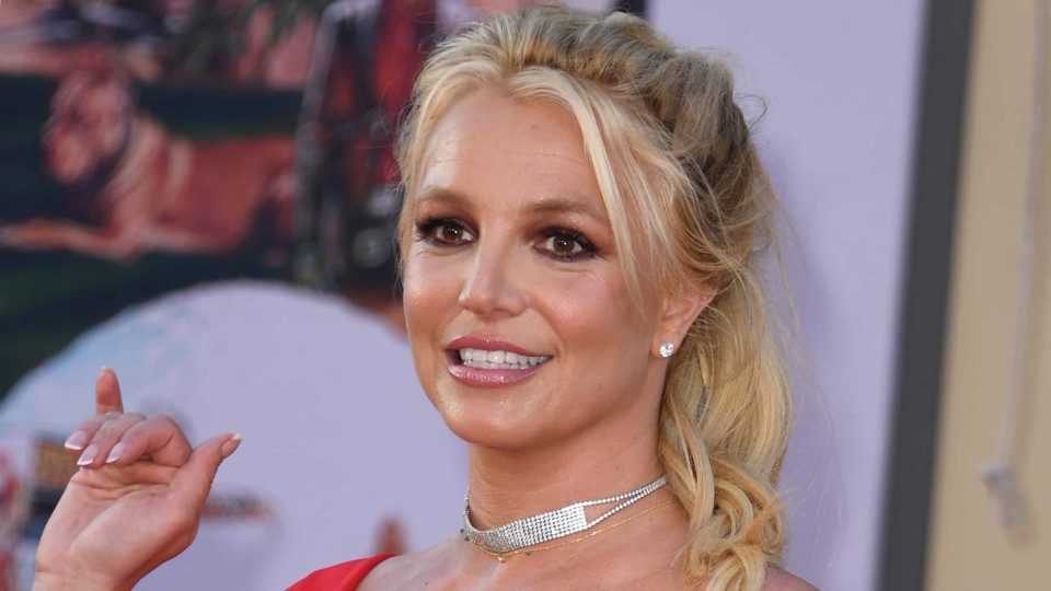 Britney Spears mostra ginásio da sua casa destruído após incêndio